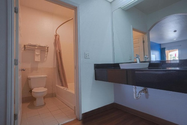 Island Inn By OYO Galveston Beach, TX image 26